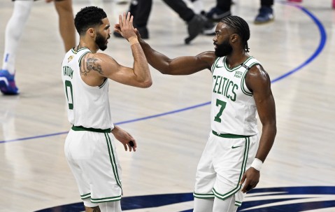 开云登录入口 -关于清晨突围战来临；波士顿凯尔特人围绕欧冠回应争议；压力陡增；资深球员宣示担当的信息