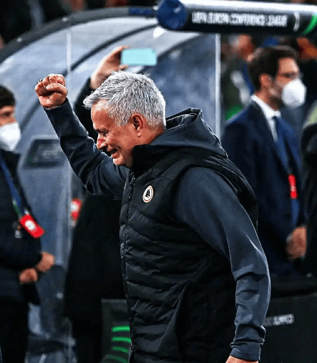 赛后体能课后，曼联手感冰凉备战葡超，态度坚定，纪律约束更严格(从葡超到曼联加冕称王无上青锋)