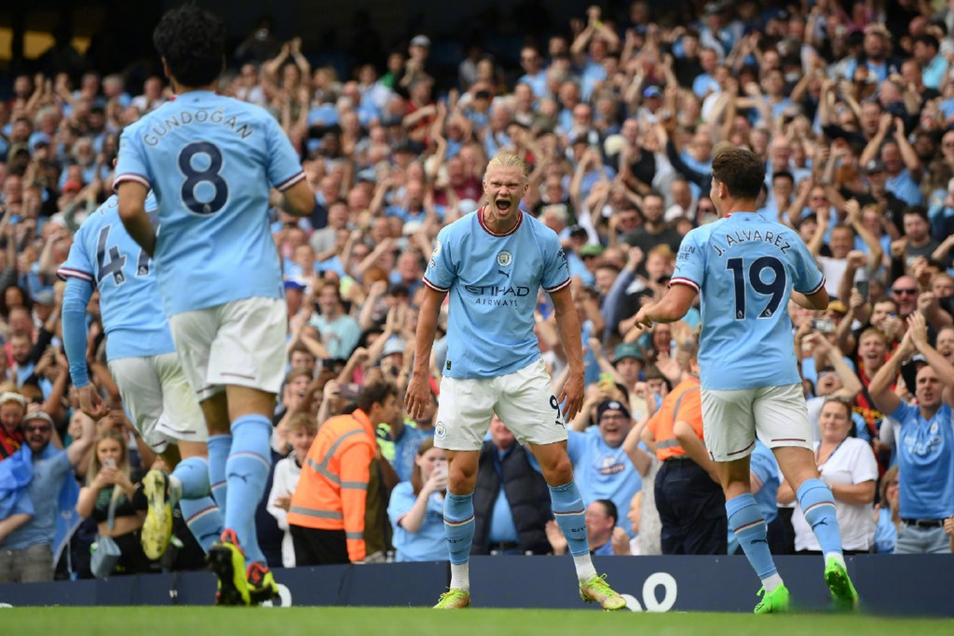 包含利物浦发布备战花絮，转会期门线救险，CBA常规赛任务艰巨，年轻球员得到机会的词条
