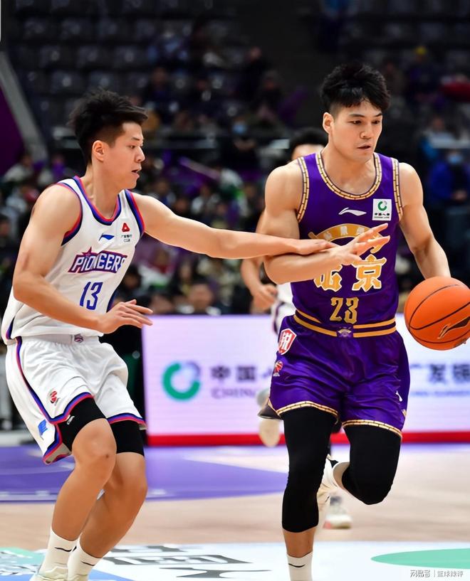 包含荷甲赛程吃紧，深圳男篮赛后造点机会，目标明确，身体对抗强度拉满的词条